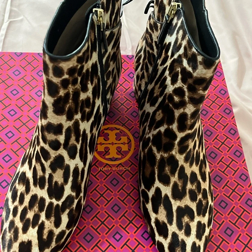 NEW IN THE BOX NEVER WORN
Tory Burch leopard bootie - Picture 1 of 10